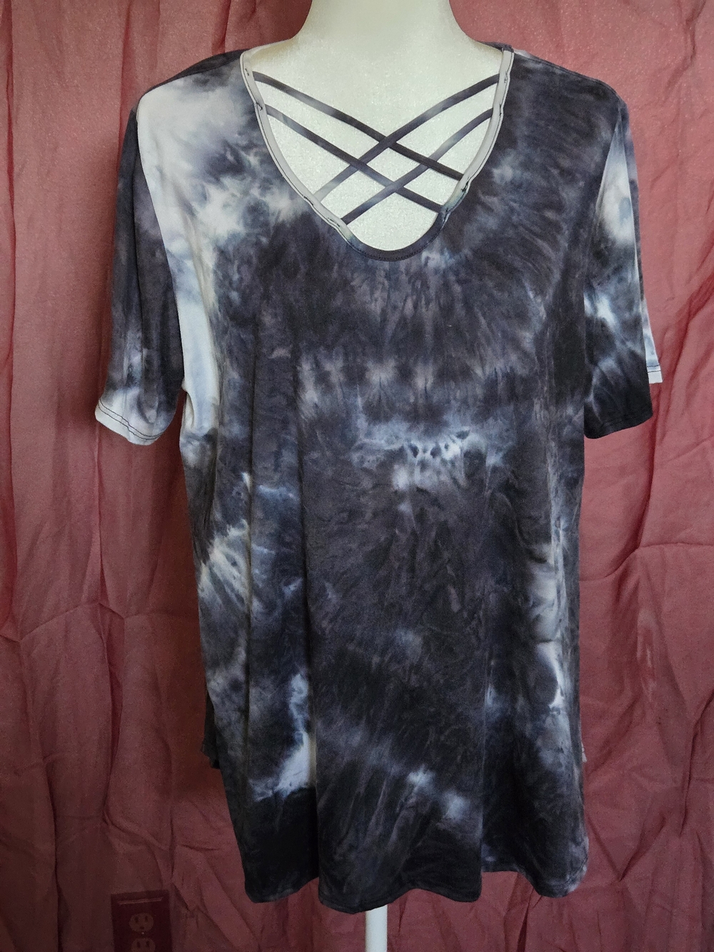 HEIMISH USA Black & Gray Tie-Dye Crisscross V-Neck Short Sleeve Top